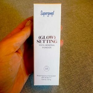 Supergroup! Glow setting 100% mineral powder SPF
